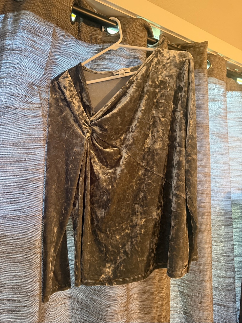 Crushed Velvet Twist-Front Women’s Top - Grey